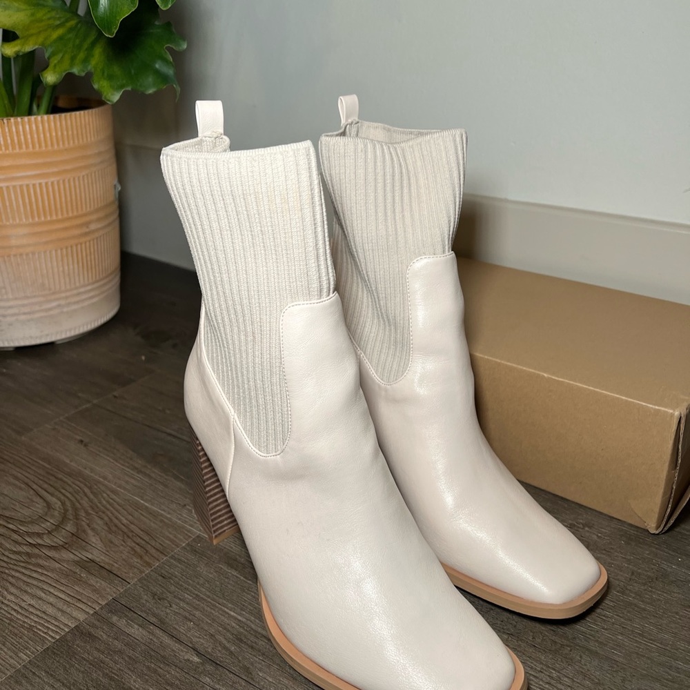 White Lulus Boot - Picture 5 of 7